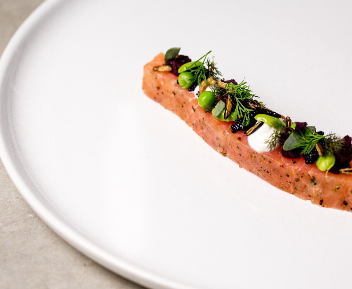 Cured salmon with dill, peas and caviar